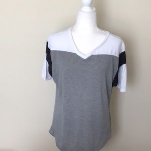 Rue 21 women size small v neck tee shirt used good condition